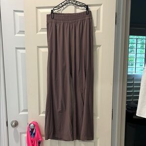 NWOT vuori Wide-Leg Pants size large with pockets